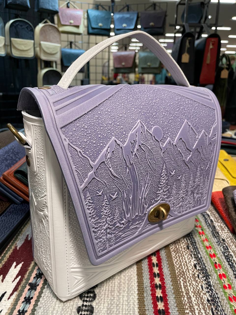 MONTIA lavender/white